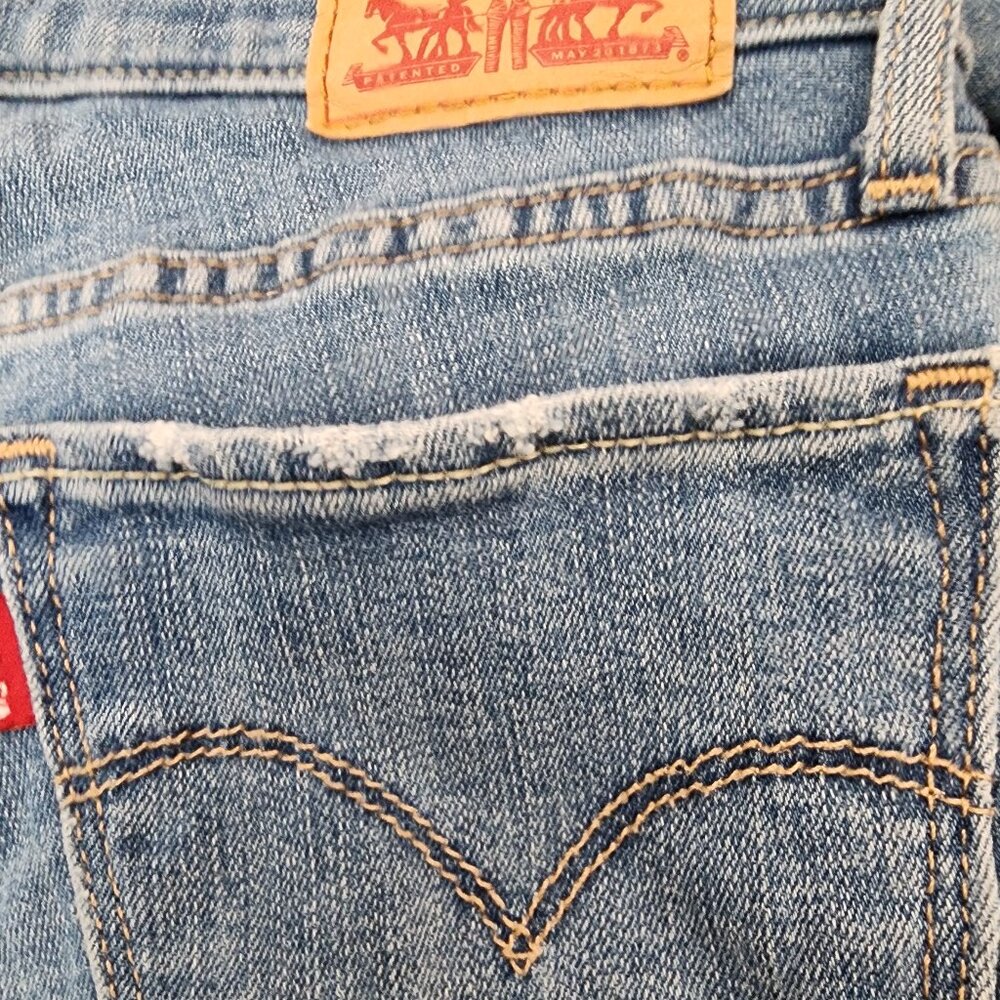 Levis